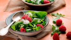 Insalata mista ai lamponi con benefici gli occhi Insalata mista ai lamponi con benefici gli occhi