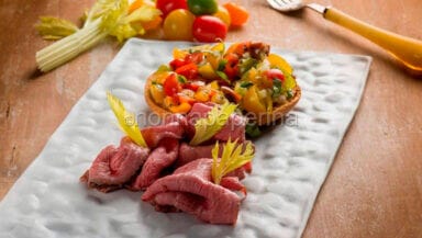 friselle al pomodoro con roast beef al fieno