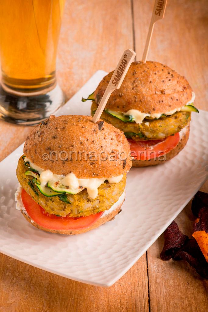 BURGER VEG con lenticchie riso integrale e spalmabili BURGER VEG con lenticchie riso integrale e spalmabili