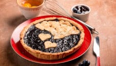 Crostata di riso e miglio con confettura di mirtilli Crostata di riso e miglio con confettura di mirtilli