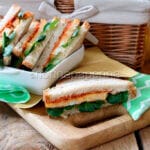 Tramezzini alla frittata, paté di mandorle e pomodori Tramezzini alla frittata, paté di mandorle e pomodori