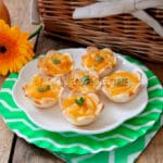 Fiorellini dolci di brisée al mango e crema: squisitI Fiorellini dolci di brisée al mango e crema: squisitI