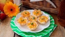 Fiorellini dolci di brisée al mango e crema: squisitI