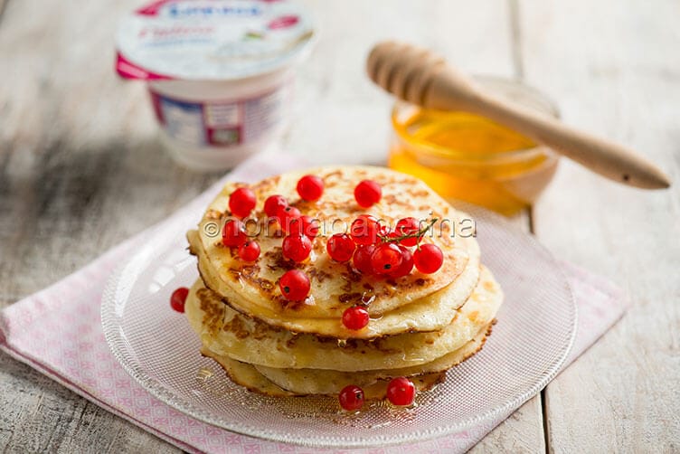 pancake con fiocchi di latte e farina di mandorle pancake con fiocchi di latte e farina di mandorle