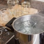 Come sterilizzare i vasetti di vetro per le nostre conserve