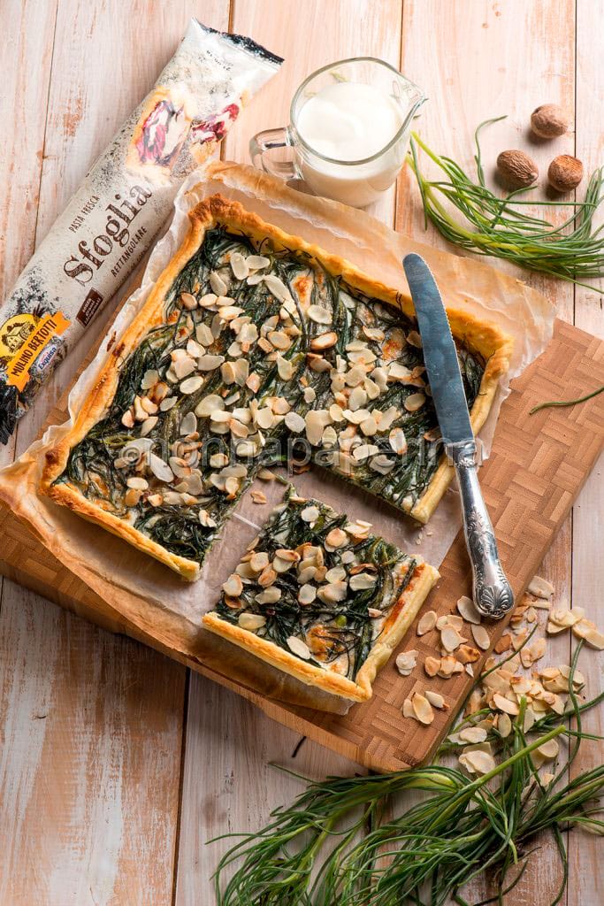 Sfogliata con agretti e mandorle Sfogliata con agretti e mandorle