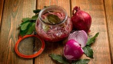 Cipolle in agrodolce in vasocottura e tradizionale