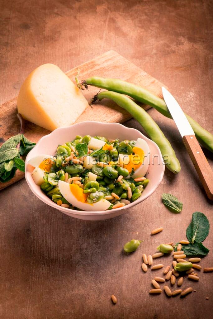 Insalata di fave, pecorino e uova Insalata di fave, pecorino e uova