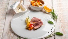 Filetto di maiale con salsa di formaggio in vasocottura