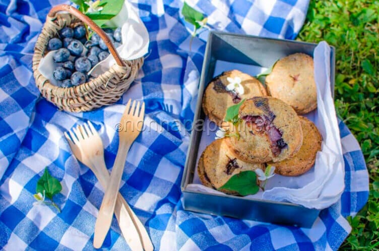 Mini pie di pere e mirtilli, miele di timo, una sorpresa Mini pie di pere e mirtilli