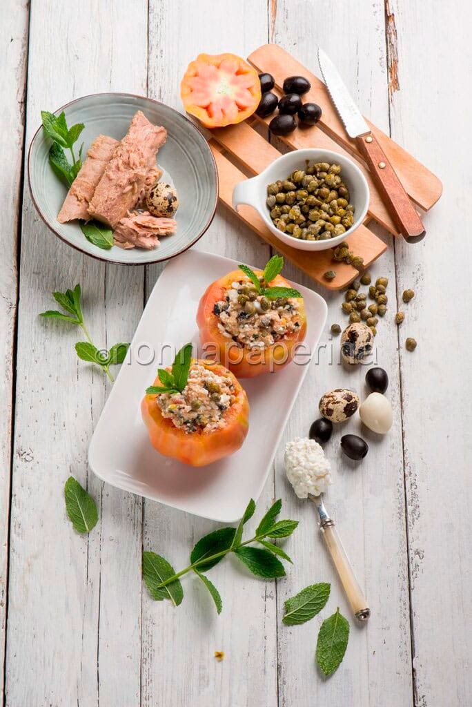pomodori ripieni tonno capperi olive uova sode quaglia fiocchi latte menta 