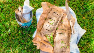 torta salata con ortiche e nocciole