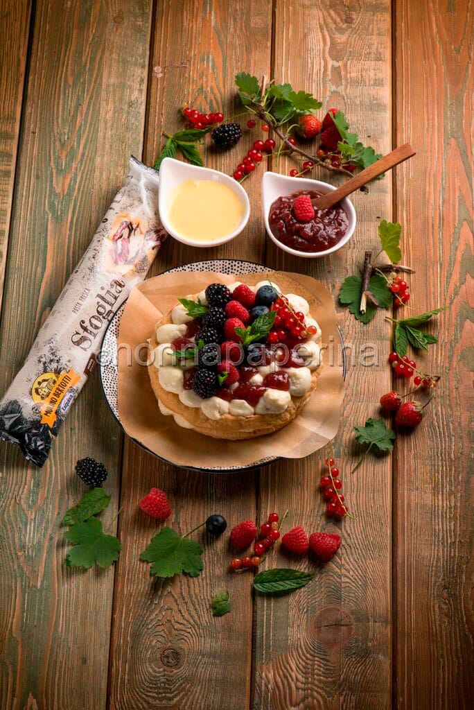 millefoglie con frutti di bosco millefoglie con frutti di bosco