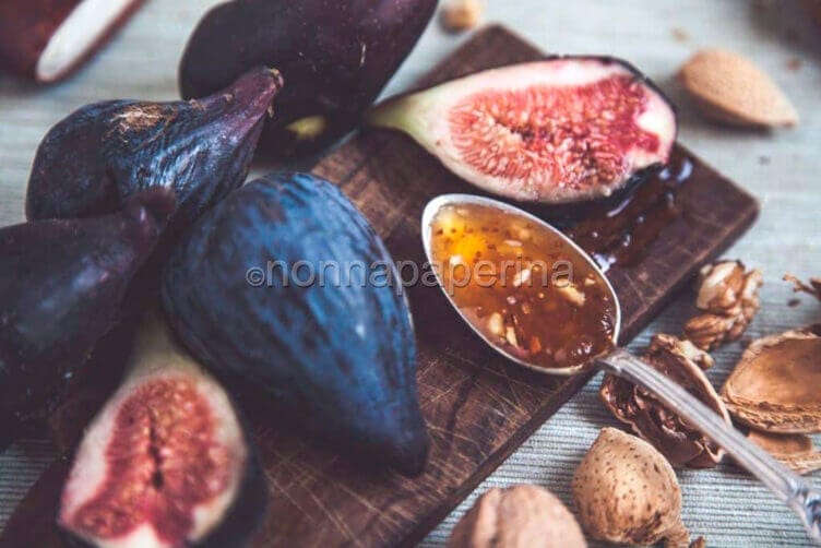 Confettura di fichi noci e mandorle: dose di energia Confettura di fichi noci e mandorle