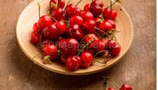 Ciliegie, una tira l’altra e il nutrimento non manca! Ciliegie, una tira l’altra e il nutrimento non manca!