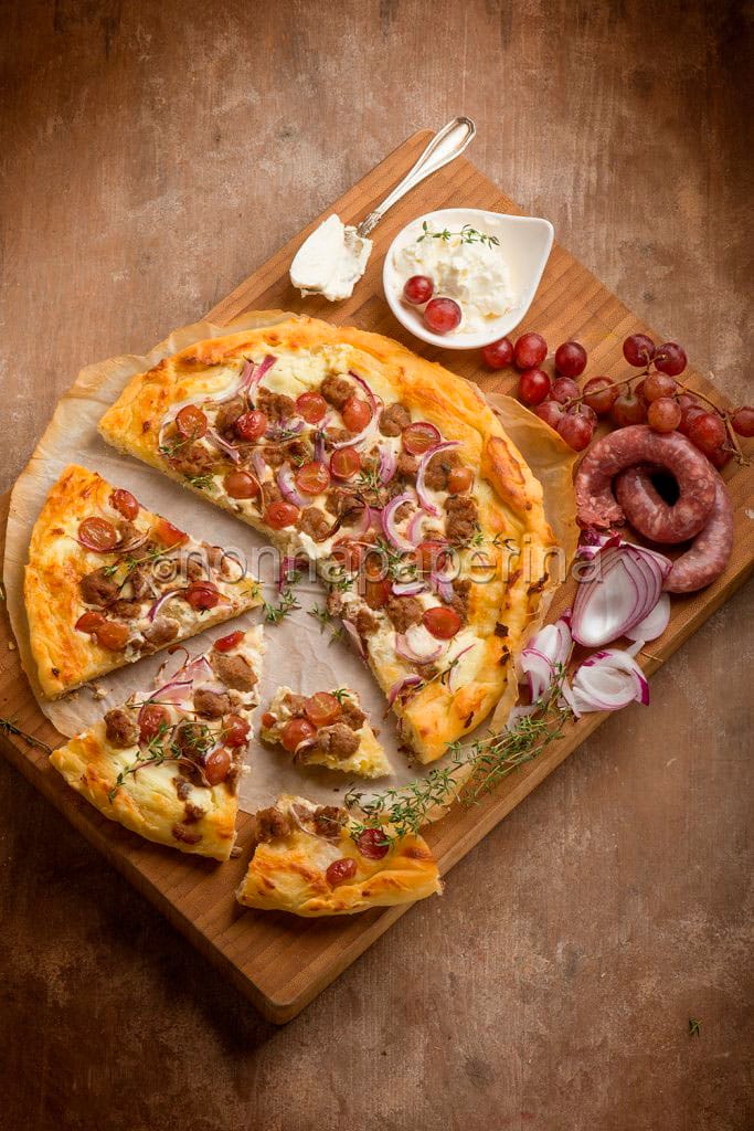 focaccia con uva rosata