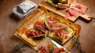 pizza bianca con prosciutto e fichi