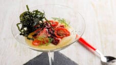 Polpo croccante, crema di patate, pomodorini: idea top