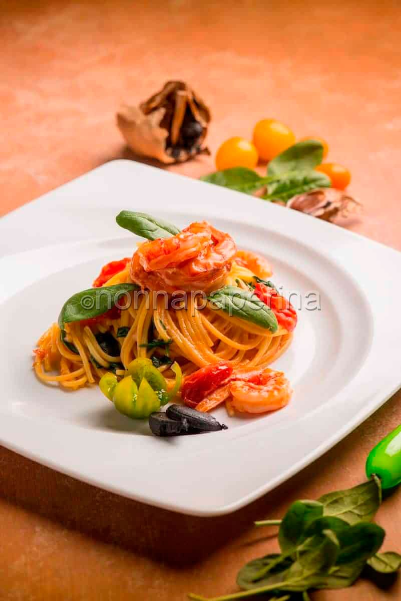 spaghetti con bisque di gamberi spaghetti con bisque di gamberi