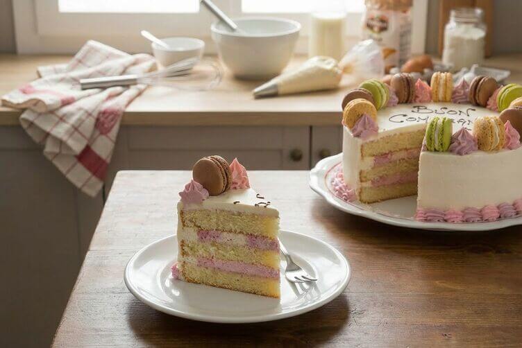 torta di compleanno con macaron 1