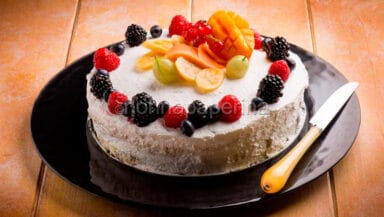 Torta panna e frutta mista