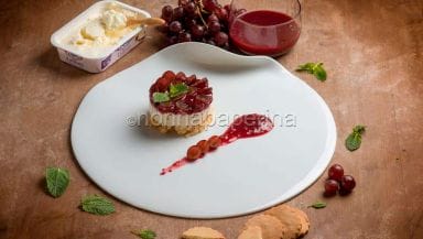 Cheesecake di formaggio e uva rosata