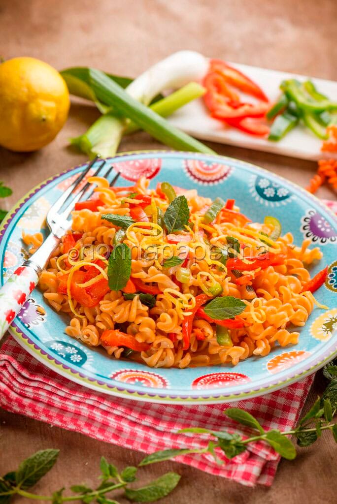 fusilli di lenticchie e peperoni fusilli di lenticchie e peperoni
