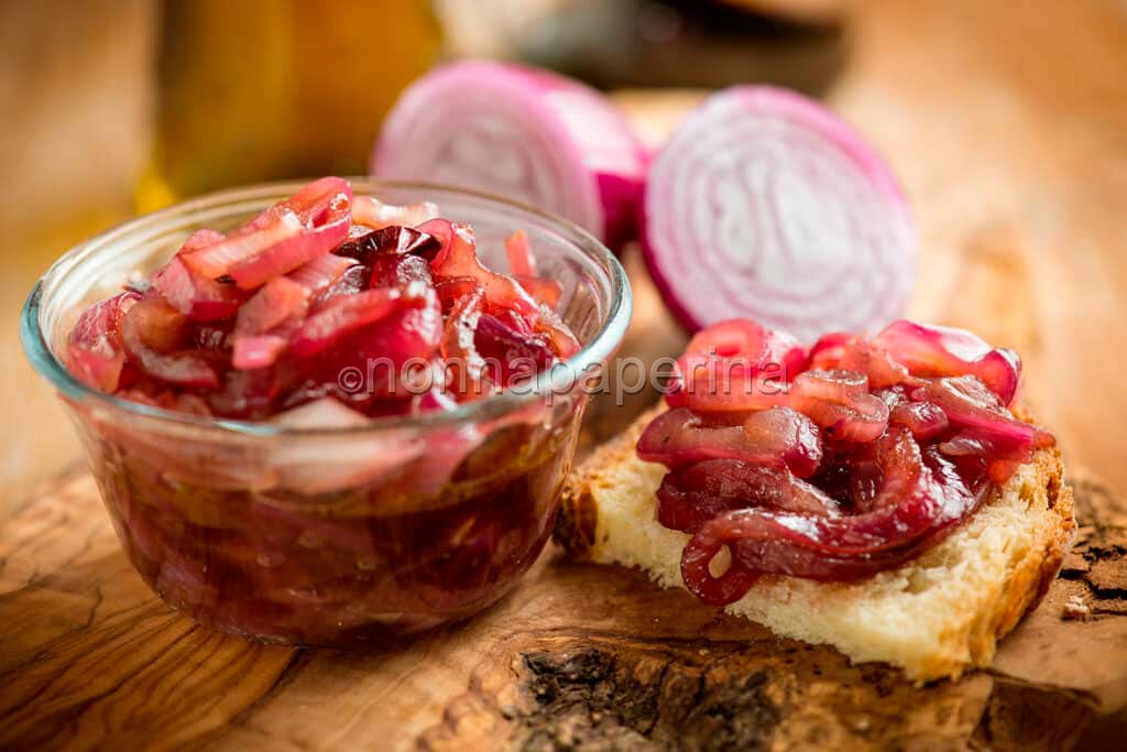 cipolle di Tropea in agrodolce cipolle di Tropea in agrodolce