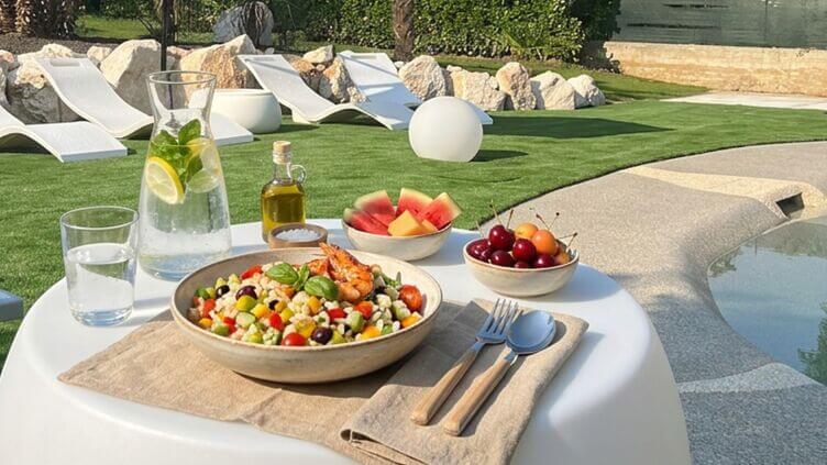 estate piscina e riposo