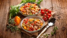 Insalata di fagioli e peperoni, un contorno nutriente Insalata di fagioli e peperoni, un contorno nutriente
