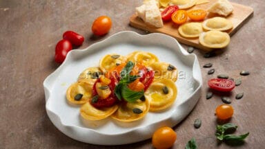 ravioli tondi con pomodori datterini