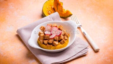 tofu al sesamo su crema di zucca