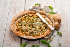 Torta salata con pesto e feta