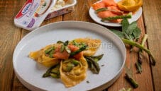 Tortelloni con salmone ed asparagi, è festa!