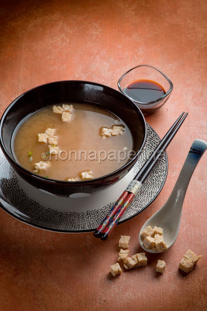 Come usare il miso (non solo per la zuppa)