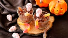 Bicchierini di cheesecake mostruosi, per Halloween