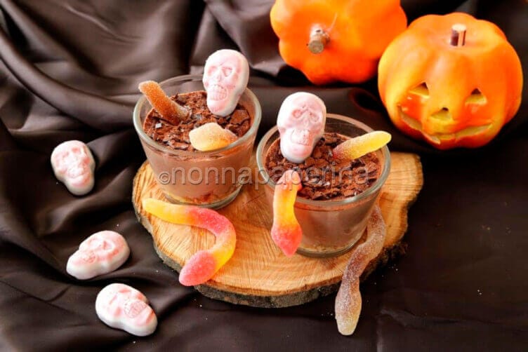Bicchierini di cheesecake mostruosi, per Halloween Bicchierini di cheesecake