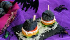 Burger di zucca con pane al formaggio cremoso Burger di zucca con pane al formaggio cremoso