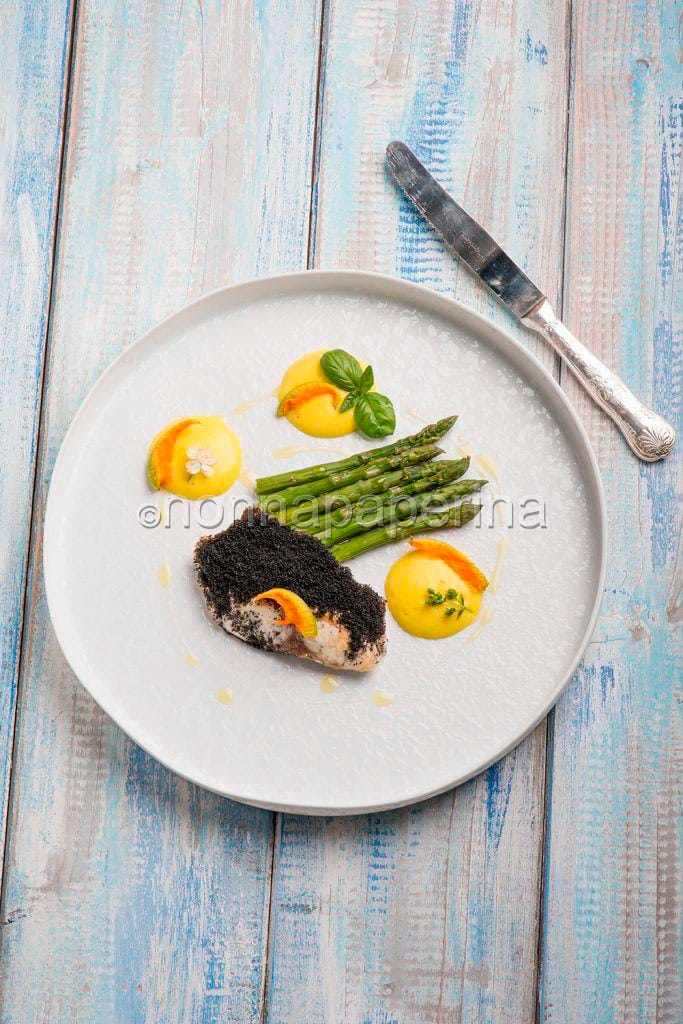 Spuma di patate allo zafferano filetto di ricciola Spuma di patate allo zafferano filetto di ricciola
