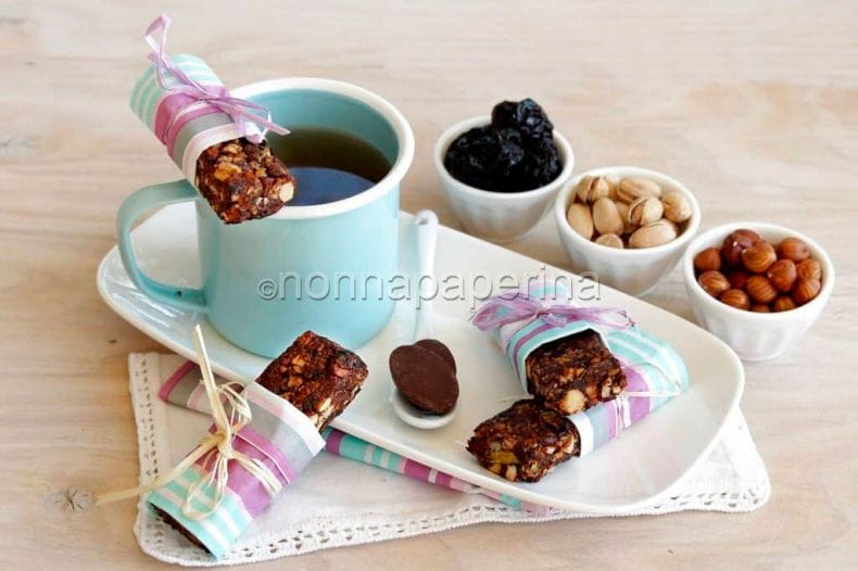 barrette prugne cioccolato e frutta secca barrette prugne cioccolato e frutta secca