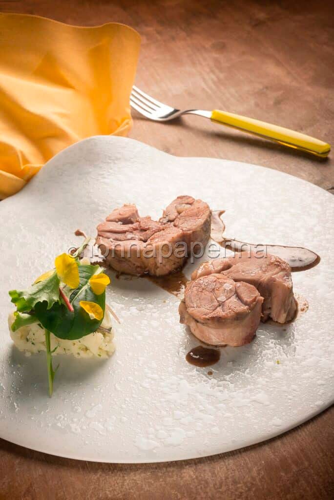 Stinco di maiale alla birra