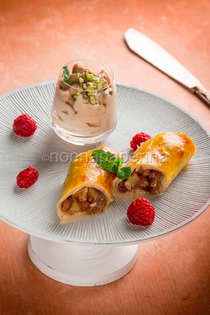 strudel di mele con spuma alla cannella strudel di mele con spuma alla cannella