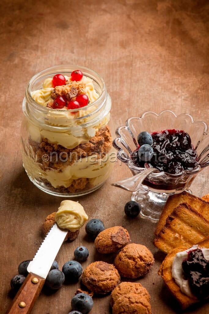 tiramisù di amaretti al bicchiere