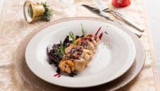 Petto di faraona con carote viola, tutti a tavola! Petto di faraona con carote viola, tutti a tavola!