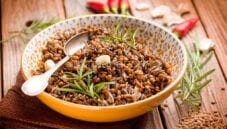 Riso selvatico con lenticchie ed erbe aromatiche