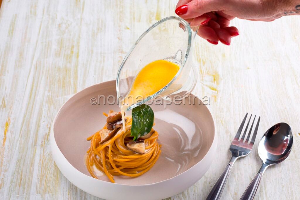 Spaghetti con brodo di funghi shitake Spaghetti con brodo di funghi shitake