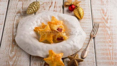 Stelline di sfoglia ripiene di cotechino