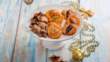 Biscotti di pasta sfoglia con semi e frutta secca