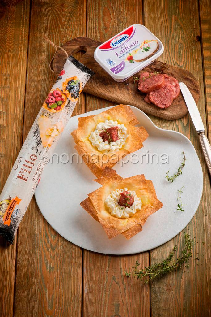 cestini con formaggio cremoso al timo e cotechino