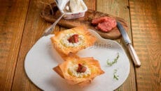 cestini fillo formaggio cremoso al timo e cotechino